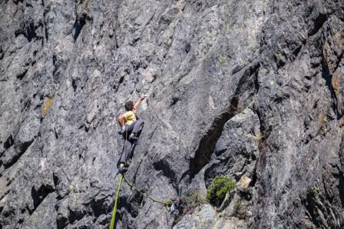 Yannick Glatthard klettert am Grimselpass