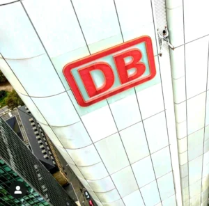 alain robert am DB Tower